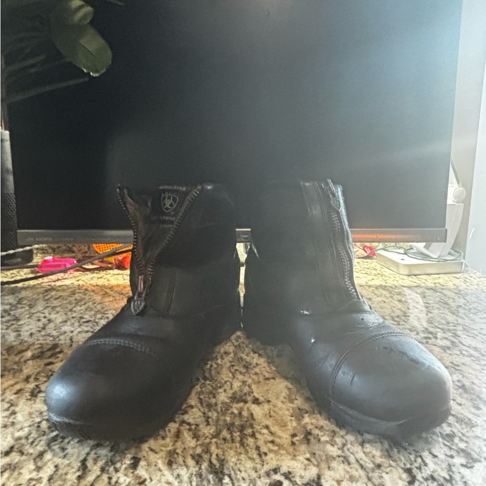 Ariat 10008745 Insulated Paddock Boots – Size 4, Good Condition
